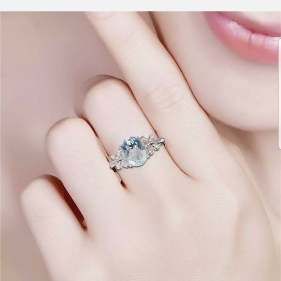 **New silver toned sky blue cubic Zirconia ring - Picture 11 of 12